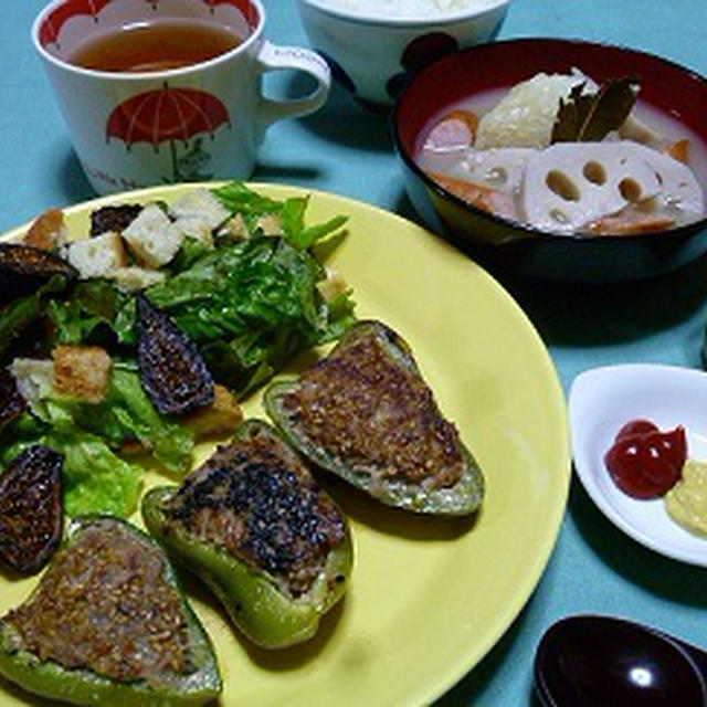 ピーマン肉詰めとセミドライ無花果とクルトンのサラダ