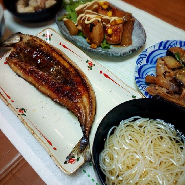 秋刀魚の干物と秋刀魚缶と山芋のサラダ♪