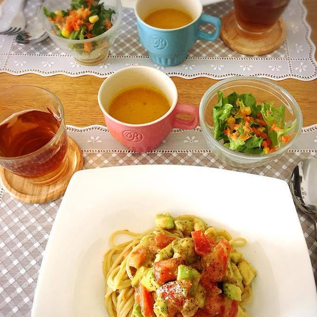 アボカドとトマトのパスタで久々のあすかふぇランチ⭐︎