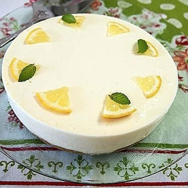 夏仕様♪ 爽やかハニーレモン風味のチーズケーキ。