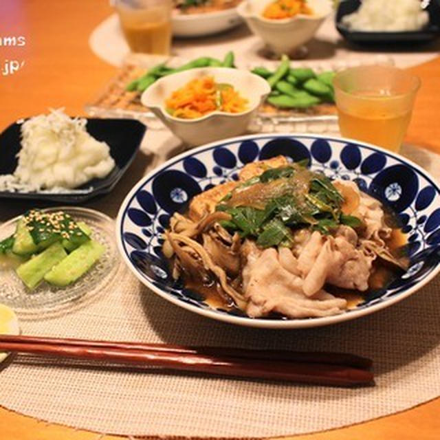 ストウブで『肉豆腐』と『小さいおかず』の献立。