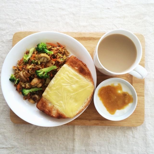 9月15日の朝ごはん。調理時間9分。にんじんしりしり