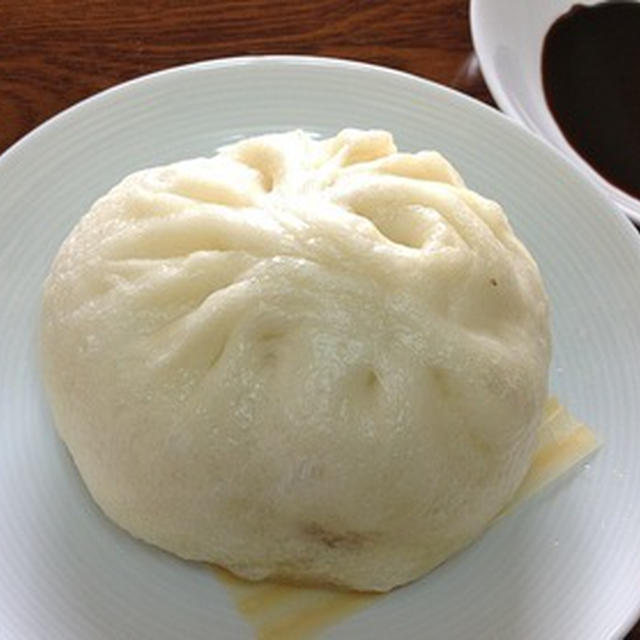 朝ごはんに「５５１蓬莱の豚まん」