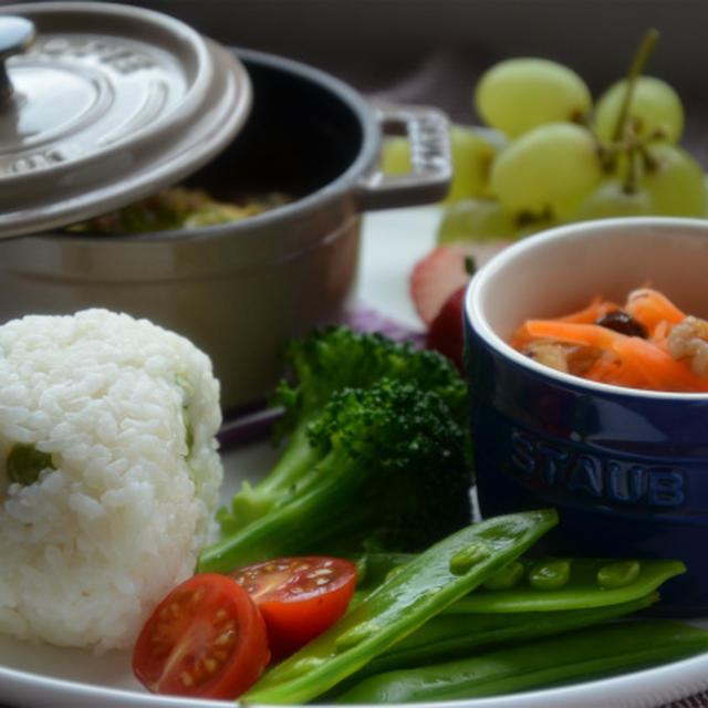 ストウブで「紫蘇のオムレツ」と豆ご飯のワンプレートランチ。