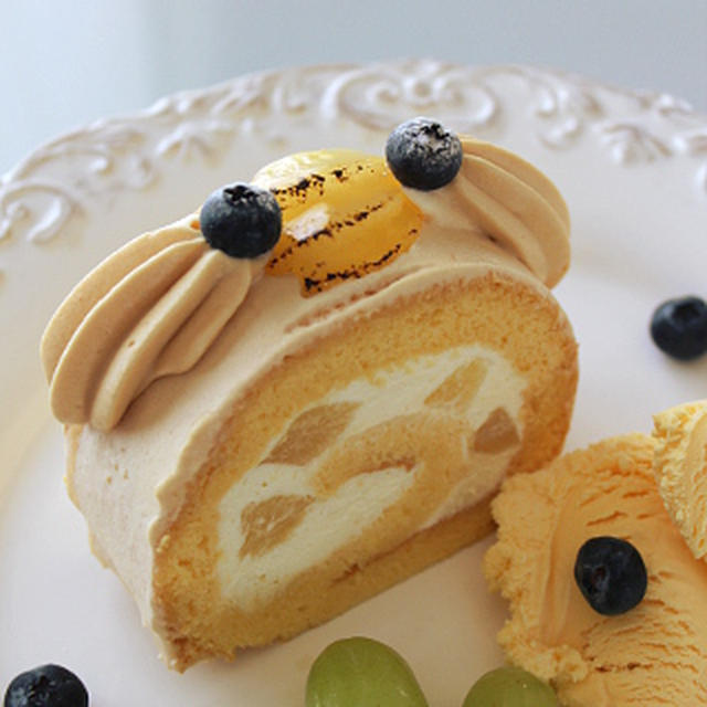 洋梨のキャラメルロールケーキ