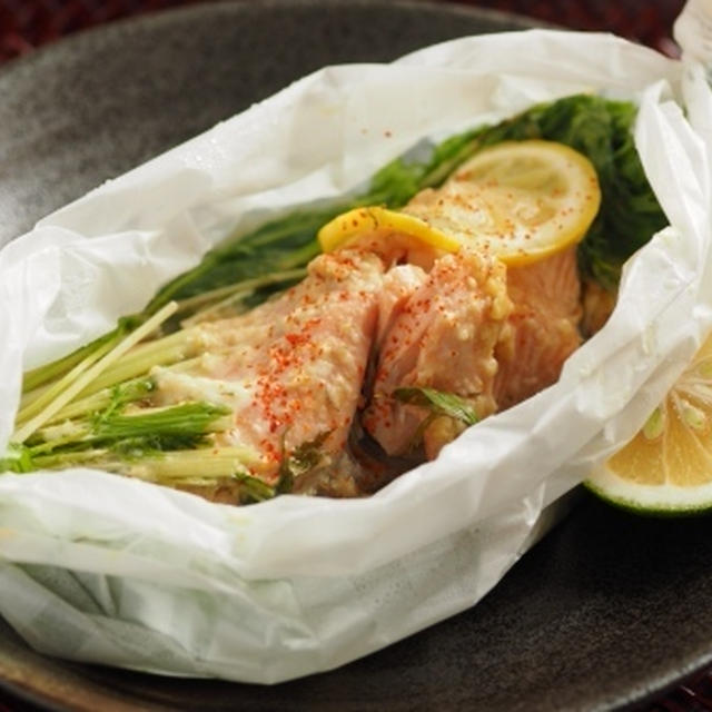 秋鮭の包み蒸し　、　旬の食材で美味しい料理を簡単に