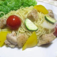 夏野菜と鶏肉のガーリック焼きそば