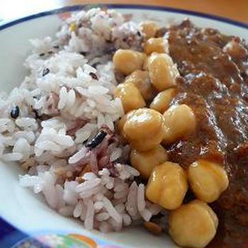 レトルトですが・・・牛肉と豆のキーマカレー！！