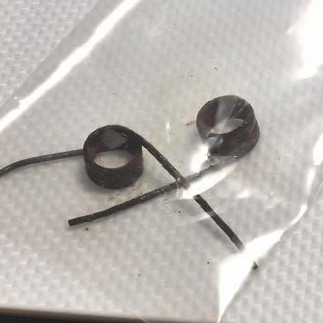 キックバネ