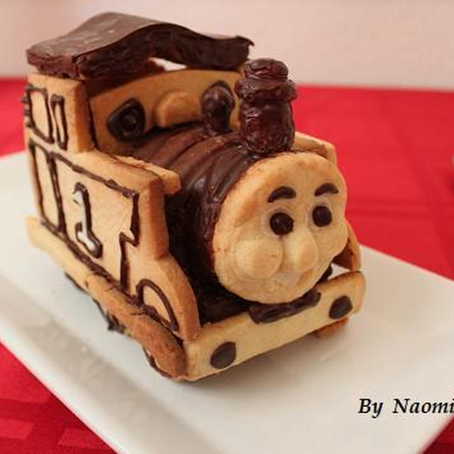 ２歳のアンパンマンバースデーケーキ 立体トーマスクッキー By なおみっくすさん レシピブログ 料理ブログのレシピ満載