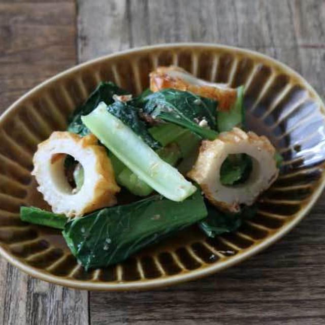 めんつゆで時短レシピ！小松菜と竹輪のゴマおかか和え