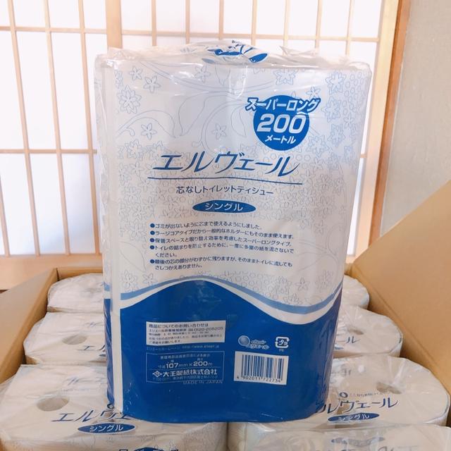 大量のトイレットペーパー購入