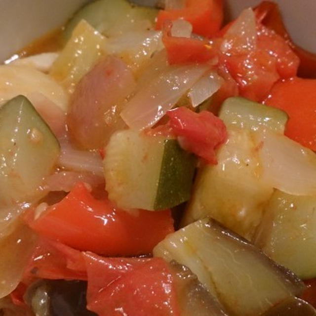 野菜がたくさんあったら、ラタトゥイユにするといいと思う。