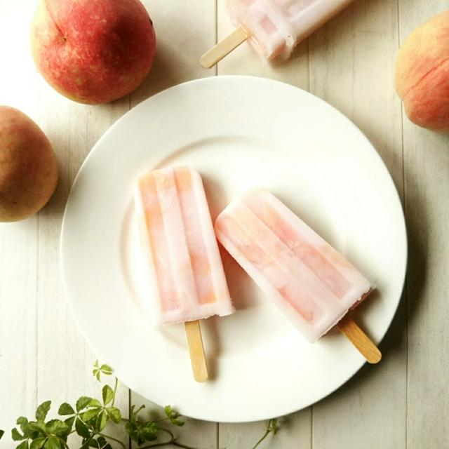 桃のコンポートで作る　ごろっと白桃アイスキャンディー