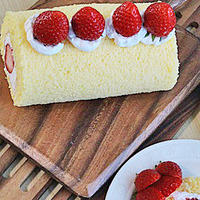 イチゴのロールケーキ