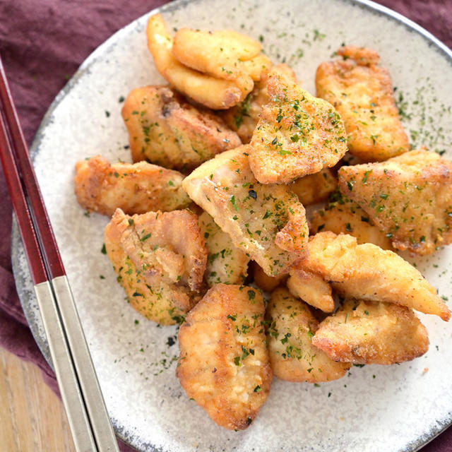 レシピ【ふわっふわのさっくさく！魚の米粉唐揚げ～にんにくだし醤油味～】