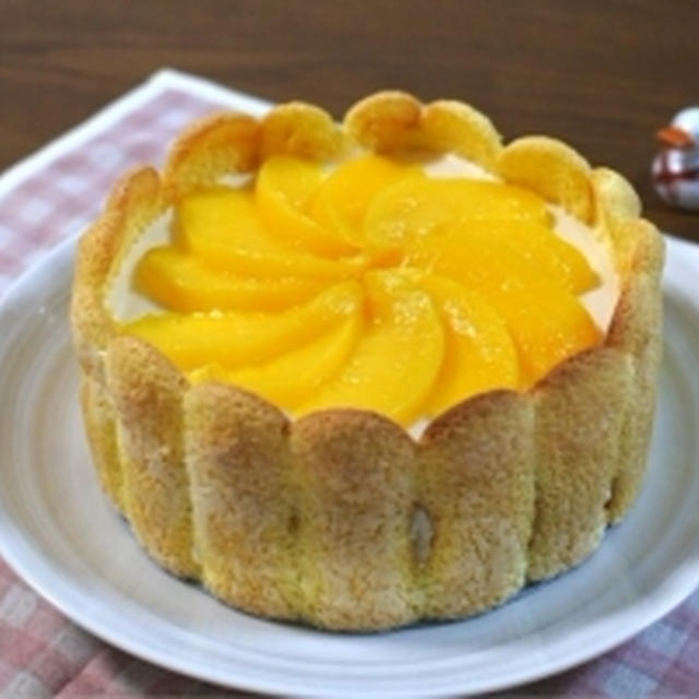 桃のシャルロットケーキ