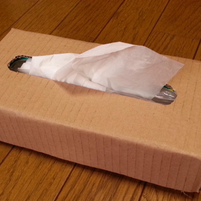 ダンボールでティッシュケース