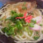 かつおだしの優しいスープ 細麺うどんで簡単に作れる「沖縄そば」 レシピ71