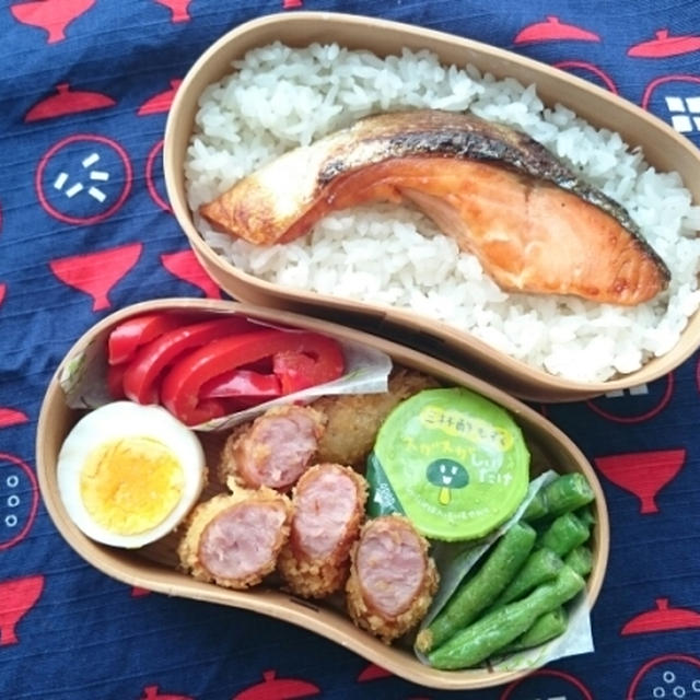 ソーセージフライと鮭ごはん弁当