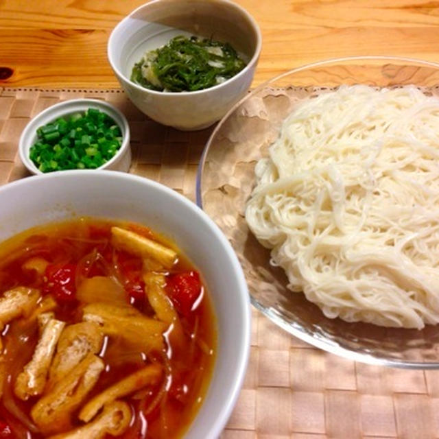 猛暑は冷たい素麺！　トマトのつけ汁