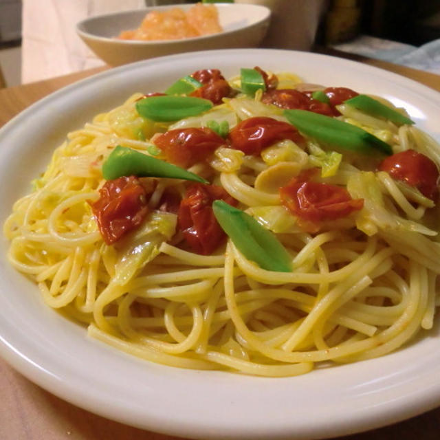 春キャベツとトマトのペペロンチーノ＊2人晩ごはん