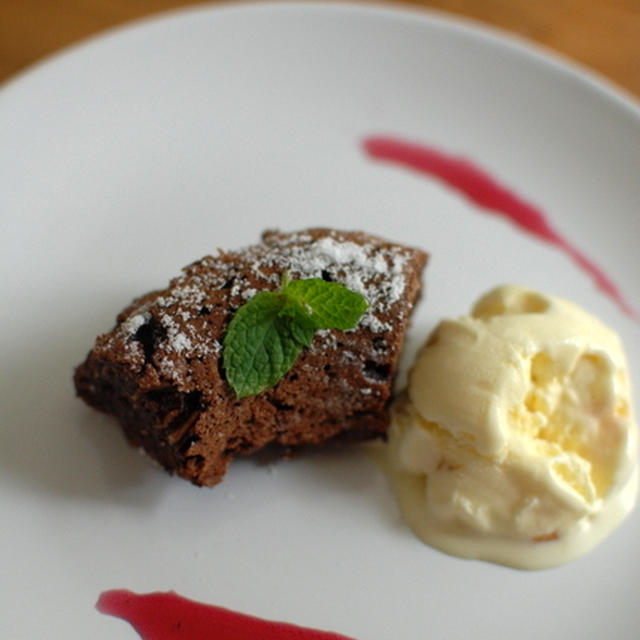 プルーンとゴボウのノンオイルチョコケーキ