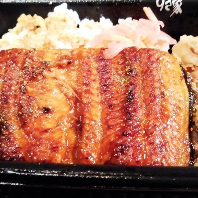 ■外食【ドライブスルーで　すき家の鰻牛丼／香林さんのオリジナル中華丼】
