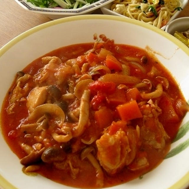 鶏肉のトマト煮込み・お漬物サラダ