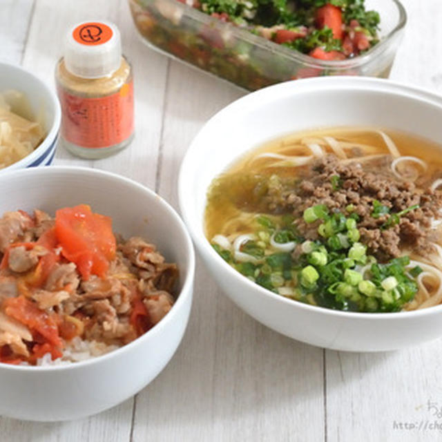 豚トマトしょうが焼き丼とそぼろうどんのごはんの日。（作り置き大活躍）