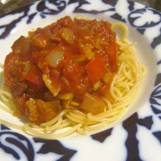 夏野菜が甘い！豚肉と夏野菜のトマトソーススパゲティ