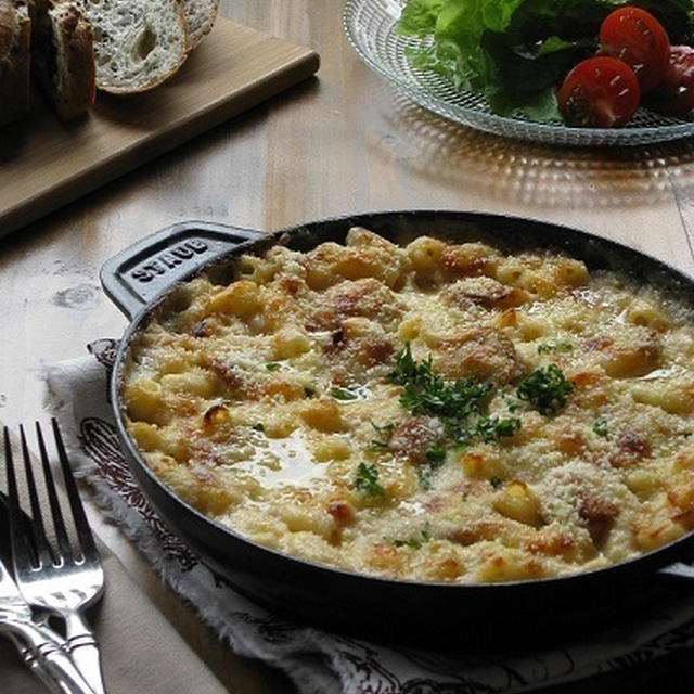 staubホットプレートで ベビーホタテの酒粕グラタン