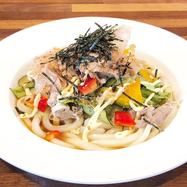 ガスト風サラダうどんです〜！！