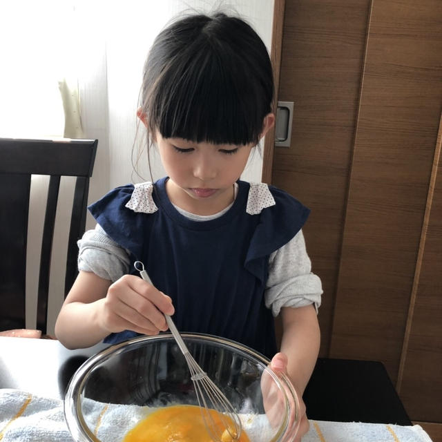 かわいい生徒さん！電子レンジで簡単豆乳カスタードクリームをアレンジでロールケーキ作り