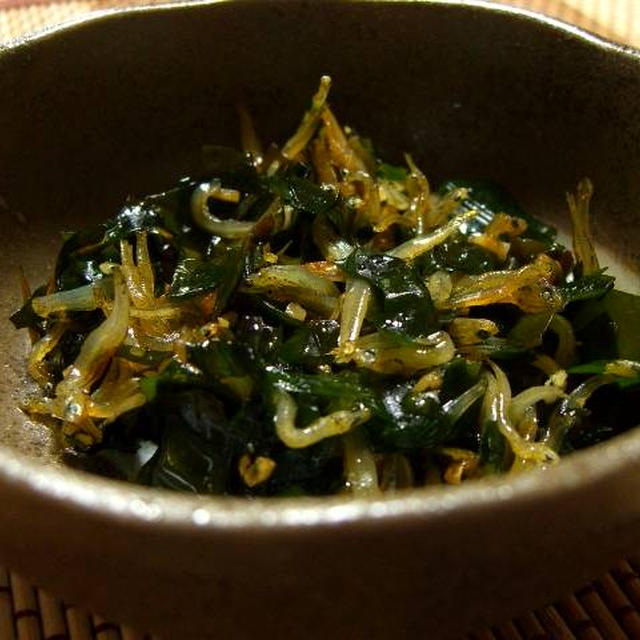 しらすとわかめのごま油炒め