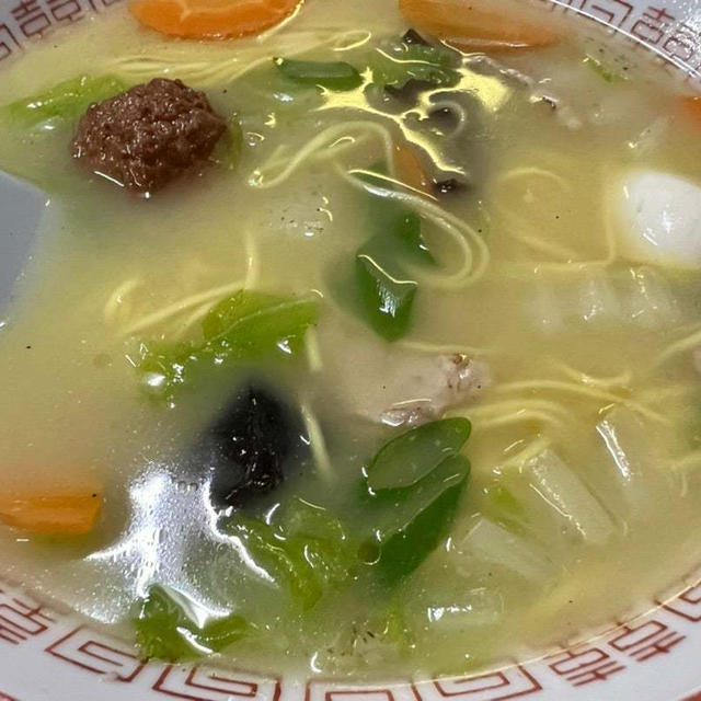 青葉 神戸元町にある台湾料理の店　五目汁そばが500円！