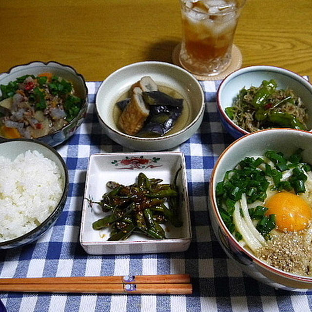 【夕食】釜玉うどん・牛すじ煮込み・ししとうとじゃこの炒め煮…