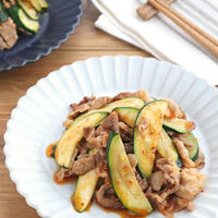 【#ぐんまクッキングアンバサダー】ごはんがすすむ！簡単☆豚肉とズッキーニのハリッサバター炒め