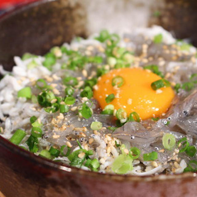 365日米レシピNo.123「しらすの2色丼」