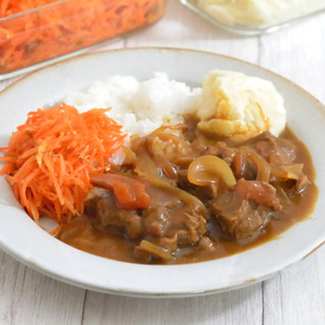 牛すねカレー。（電気圧力鍋で下ごしらえ・じゃがいもとにんじんは別料理）