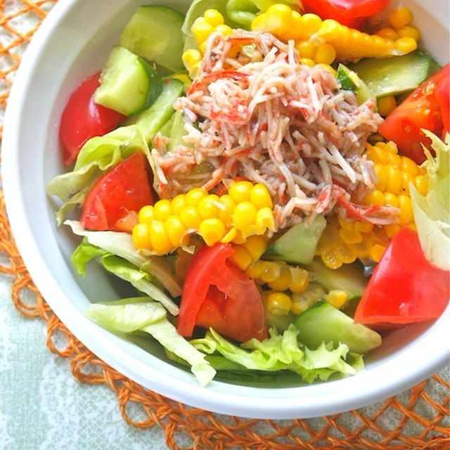 生野菜をもりもり食べたいときは！カニかまドレッシングのスイートサラダ。