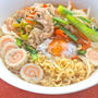 フライパンひとつで簡単！たっぷり肉野菜炒めの醤油ラーメン。
