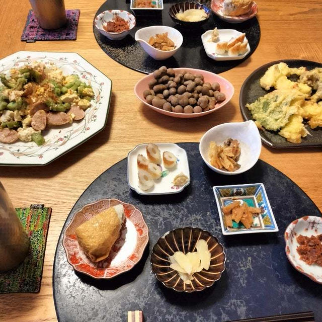 まだありますプランターのゴーヤチャンプルと買ってきた天ぷらと小鉢6品で簡単に晩酌