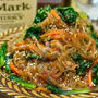 【レシピ】うま味しみしみ♬豚肉と小松菜の簡単チャプチェ♬