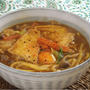 大きなお揚げの味噌煮込みうどんは七味唐がらしを効かせて！