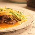 牛肉のピリ辛野菜あんかけ。