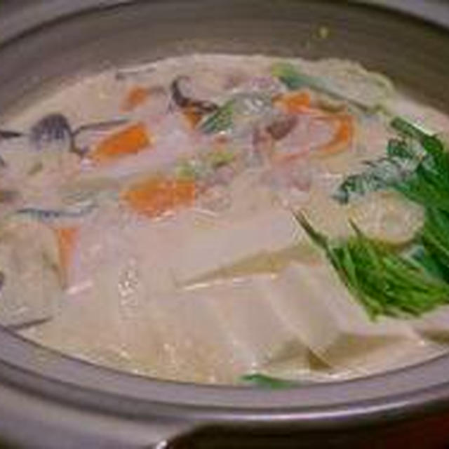 いろいろな味で楽しむ　豆乳鍋