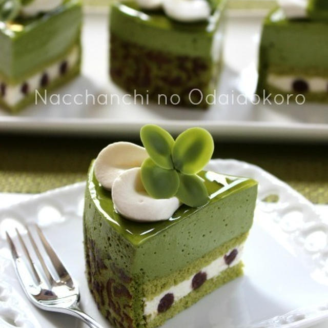 クローバーの抹茶ケーキ