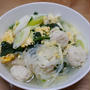 鶏団子とネギとほうれん草春雨スープ