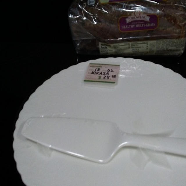 バイト先で見つけた、掘り出し物のMIKASAのケーキ皿セット♪(=^・・^=)